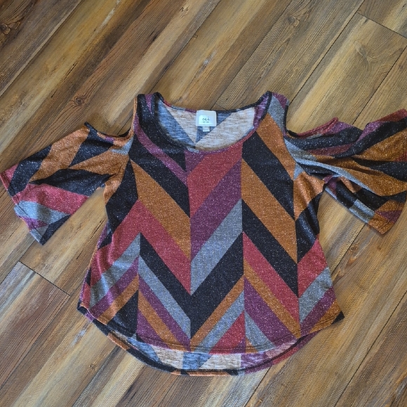 ECI Tops - ECI Chevron Cold Shoulder Top - Burgundy, Orange, Black Shimmery Metalic Large
